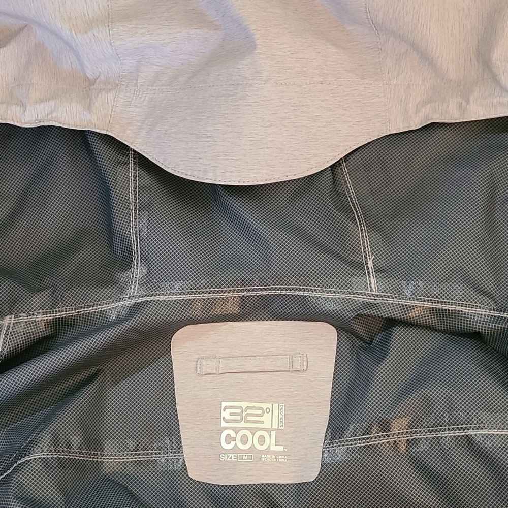 Barely Worn- 32 Degrees -"Cool" Gray Softshell Ho… - image 4
